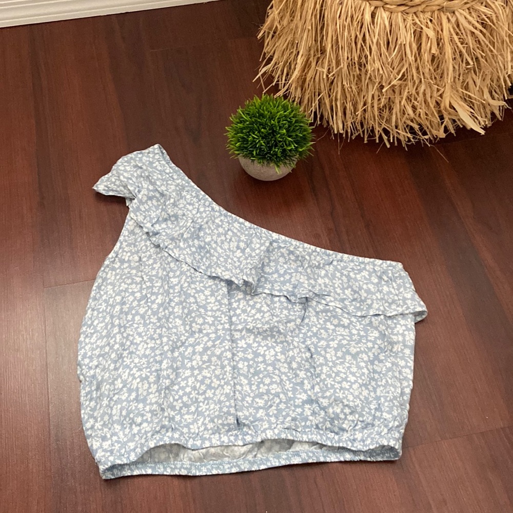 One shoulder brand new shirt